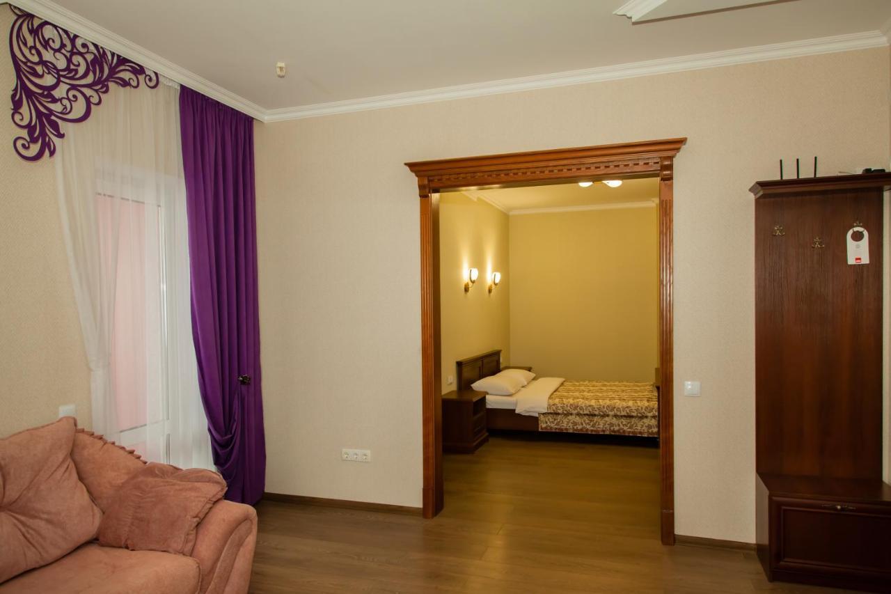 Sn Hotel Starokostyantyniv Exterior foto
